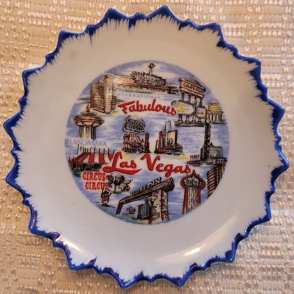 Fabulous Las Vegas vintage souvenir plate. - Picture 1 of 5